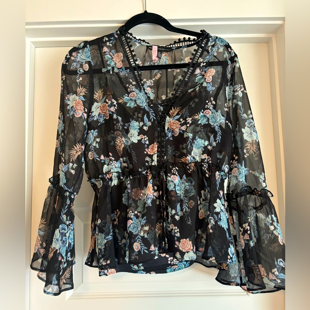 Cute White House black market blouse Size MP